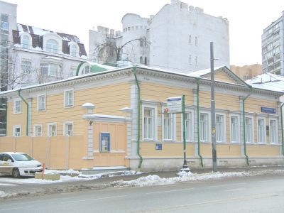 Дом, в котором в 20-х гг. XIX в. у своего дяди, поэта Пушкина Василия Львовича, часто бывал Пушкин Александр Сергеевич