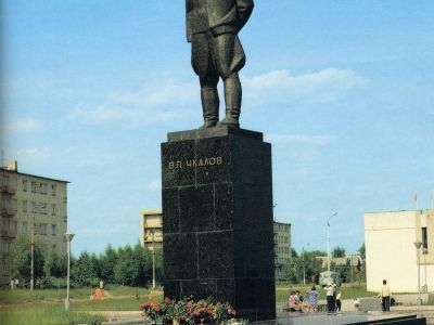 Памятник  В.П.Чкалову