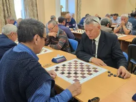 Свыше 50 пенсионеров приняли участие в республиканском турнире по русским шашкам