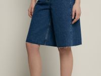 Джинсовые шорты с потертостями