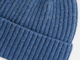 Шапка из шерсти