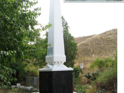 Братская могила советских воинов