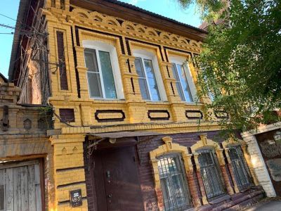 Главный дом с воротами и калиткой