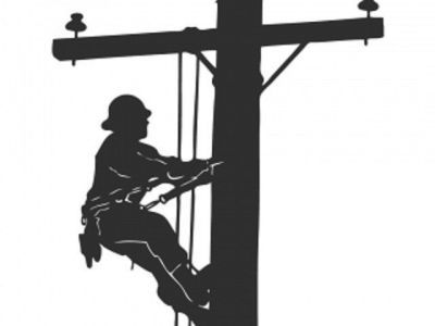 В Алданском районе во время ремонтных работ электромонтер получил травмы