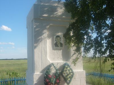 Памятник Вале Колесниковой