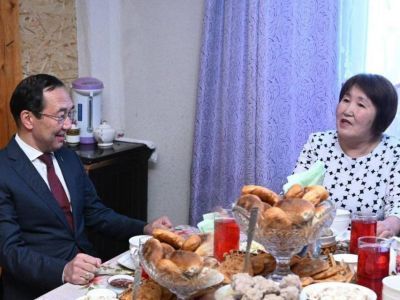 Айсен Николаев навестил семью участника СВО в Мегино-Кангаласском районе