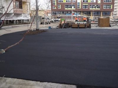 Во дворе по улице Ойунского Якутска завершаются работы по благоустройству