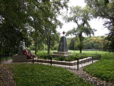 Братская могила с захоронением воинов, погибших в период Великой Отечественной войны 1941—1945 гг.