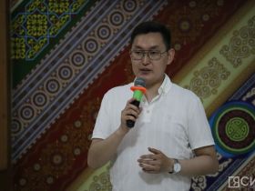 Не заменяйте игрушки и общение гаджетом: о пользе и вреде смартфонов для детей рассказала психолог