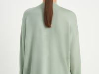 Джемпер свободного силуэта с высоким воротником