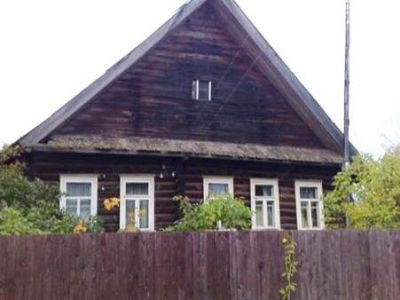 В этой школе в 1939 г. учился Герой Советского Союза Сидоров Александр Иванович (1921-1945) на здании школы установлена памятная доска