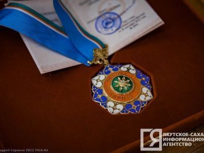 Высокие награды вручил Айсен Николаев выдающимся якутянам
