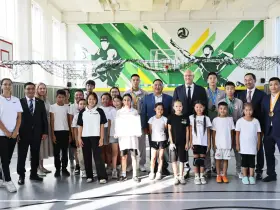 Дмитрий Чернышенко побывал в Якутии в новом здании школы в селе Хатассы