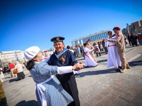 5,5 тысяч пар станцевали вальс Победы в Якутске