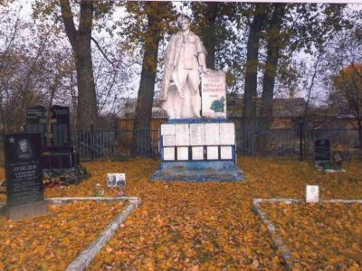 Братская могила 241 советского воина, погибшего в 1943 г. в боях с немецко-фашистскими захватчиками при осовобождении села