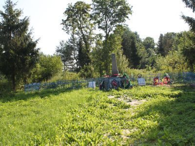 Братское захоронение советских воинов, погибших в 1919 и 1941-44 гг.