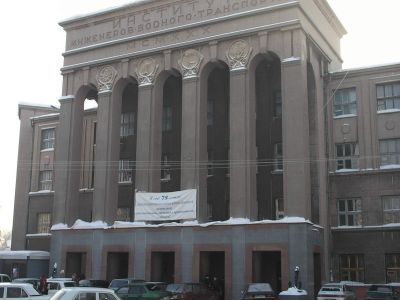 Портик института инженеров водного транспорта