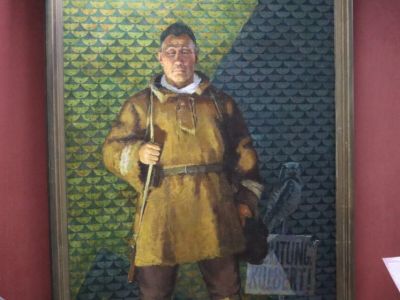 Живописец Федот Макаров подарил НХМ картины якутского снайпера и охотника