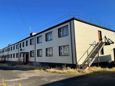 В поселке Белая Гора завершили капитальный ремонт двух многоквартирных домов