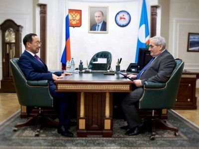 Глава Якутии Айсен Николаев провел рабочую встречу с госсоветником республики Вячеславом Штыровым