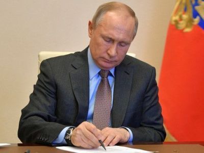 Путин назначил временно исполняющих обязанности глав новых субъектов РФ