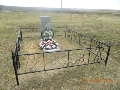 Братская могила с обелиском