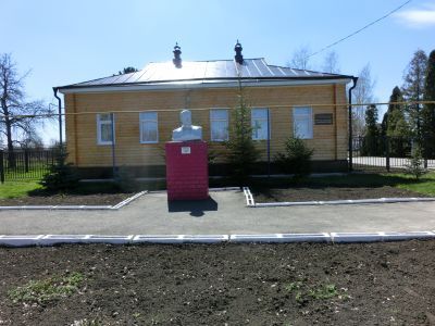 Бюст публициста – большевика М.С.Ольминского. Металлосплав, кирпич