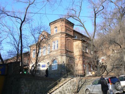 Дом известного общественного деятеля Владивостока Н.В.Сологуба, в котором в 1884 г. начала издаваться газета "Владивосток" - первая газета края