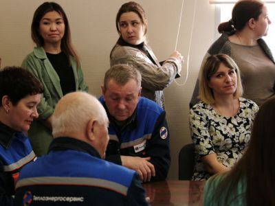 За обязательствами, нужно видеть людей