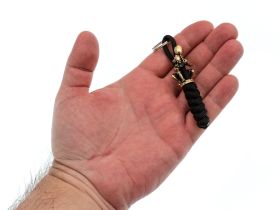 Бусина с темляком Оно