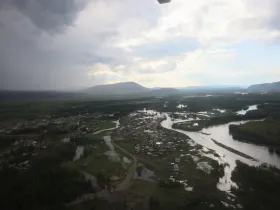 Глава Якутии встретился с жителями пострадавших от паводка сел в Оймяконском районе