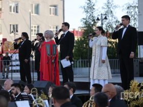 В Якутске провели концерт «Наши маяки», посвящённый Героям России