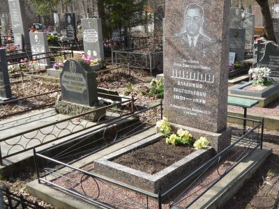 Могила Павлова Владимира Григорьевича (1921-1978 гг.) - Героя Советского Союза