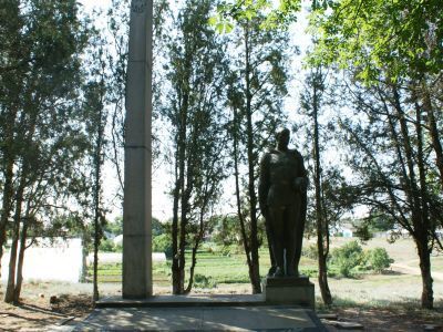 Памятный знак в честь воинов-односельчан, погибших в годы Великой Отечественной войны