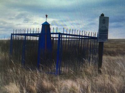 Братская могила 22 красноармейцев и командира 5 роты 210 полка Казакова Н.В., расстрелянных белоказаками в 1918 г.