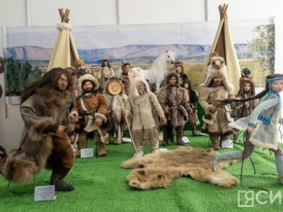 В Доме дружбы народов Якутии открылась выставка мастера-кукольника Каролины Парфеновой