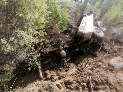 В Якутии при опрокидывании грузовика погиб водитель