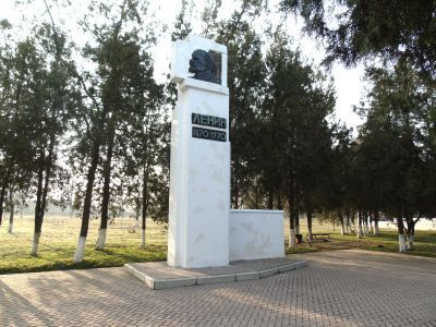 Стела с барельефом В.И. Ленина