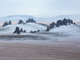 Арктическая снегоходная экспедиция «К Каменным Людям Сундуруна через кряж Суор Уйата». Сопутствующая рыбалка на трофейного арктического гольца