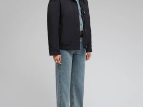 Утепленная куртка с отложным воротником