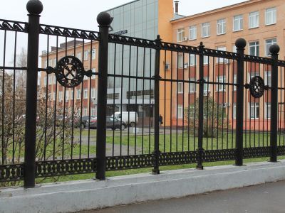 Общественный сад и его ограда