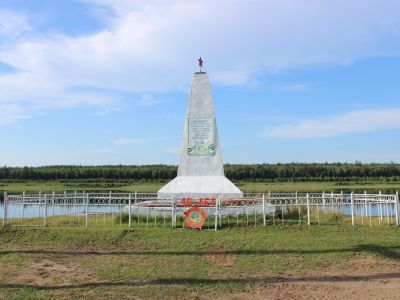 Памятник, посвященный к 20-летию Победы  в Великой Отечественной войне