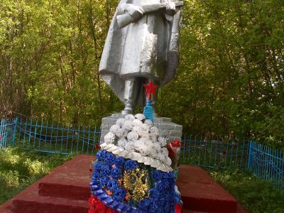 Могила лейтенанта Минцева Ивана Ивановича, погибшего в 1943 г. в бою с немецко-фашистскими захватчиками