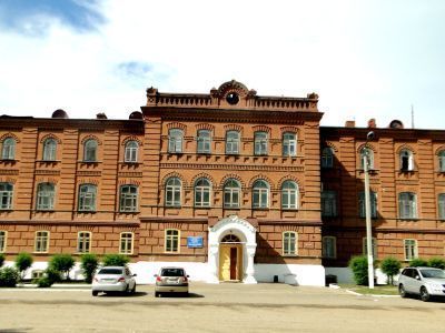 Здание  ( бывшее женское епархиальное училище), ныне педучилище №1