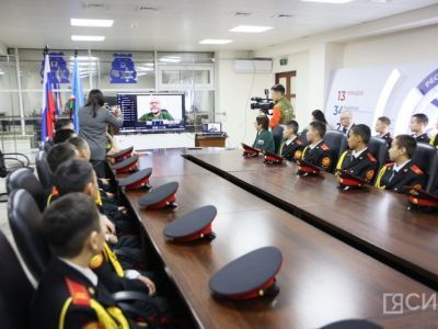 Для школьников Якутии и ДНР провели первый совместный Урок мужества с помощью телемоста