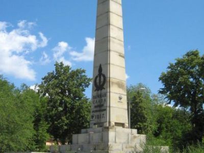 Обелиск «Борцам революции 1917 года». Установлен в 1960 г.