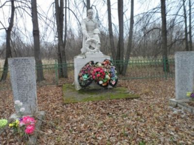 Воинское кладбище (4 братские могилы)