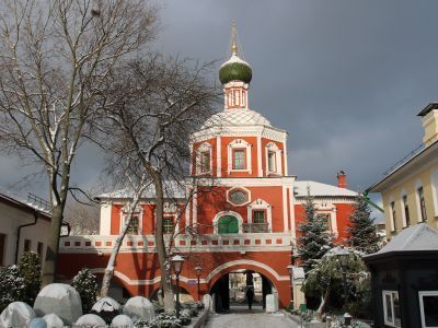 Надвратная церковь Зачатьевского монастыря