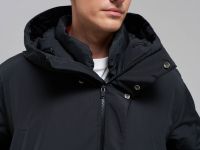 Пуховое пальто с капюшоном и отложным воротником