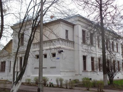 Здание дома Оглоблина -директора фабрик Морозова, где в 1917 г. заседала 1-я городская Дума, при выборах в которую Орехово-Зуевцы первыми в России отдали самое большое число голосов кандидатам в депутаты от большевистской партии